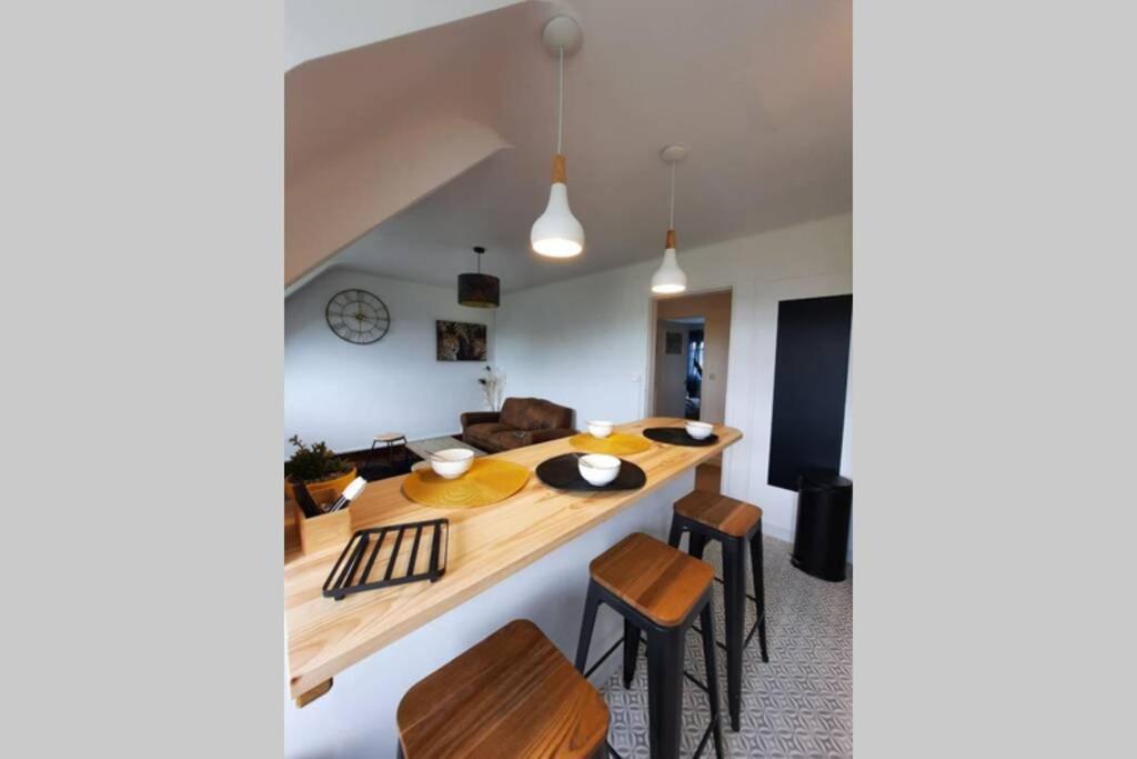 Bel appartement idéalement situé&petite vue mer Cancale Extérieur photo